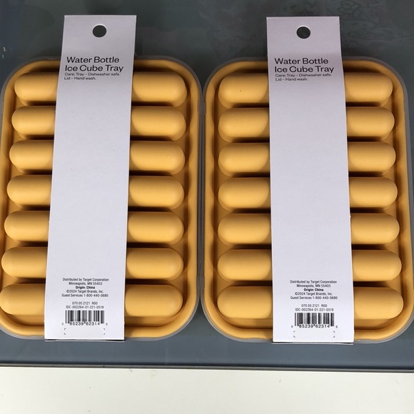 Room Essentials Silicone Water Bottle Ice Cube Tray With Lid  Set Of Two (2) - Picture 4 of 6